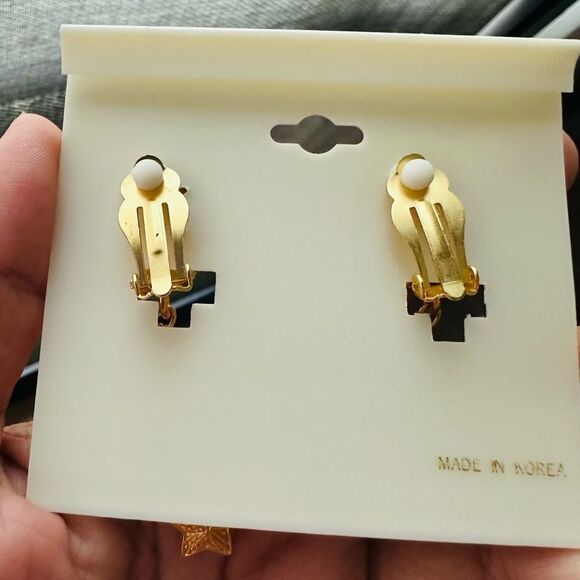 Beautiful Gold Moon and Star Drop Earrings - Picture 3 of 3